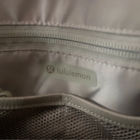 lululemon athletica everywhere backpack 11.5 L - Picture 7 of 8